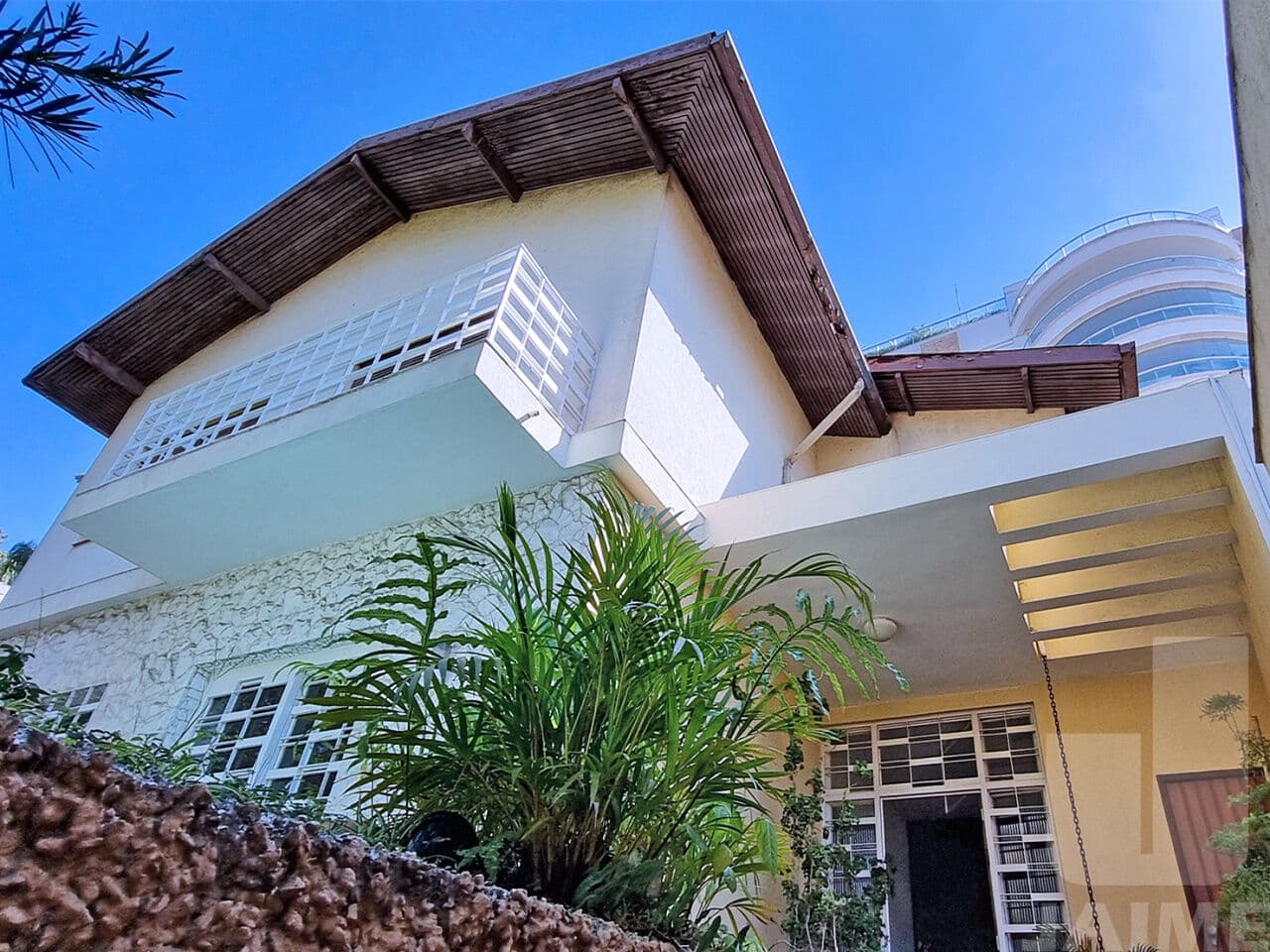 Casa de 5 dormitórios na R Atibaia — Pacaembu, São Paulo