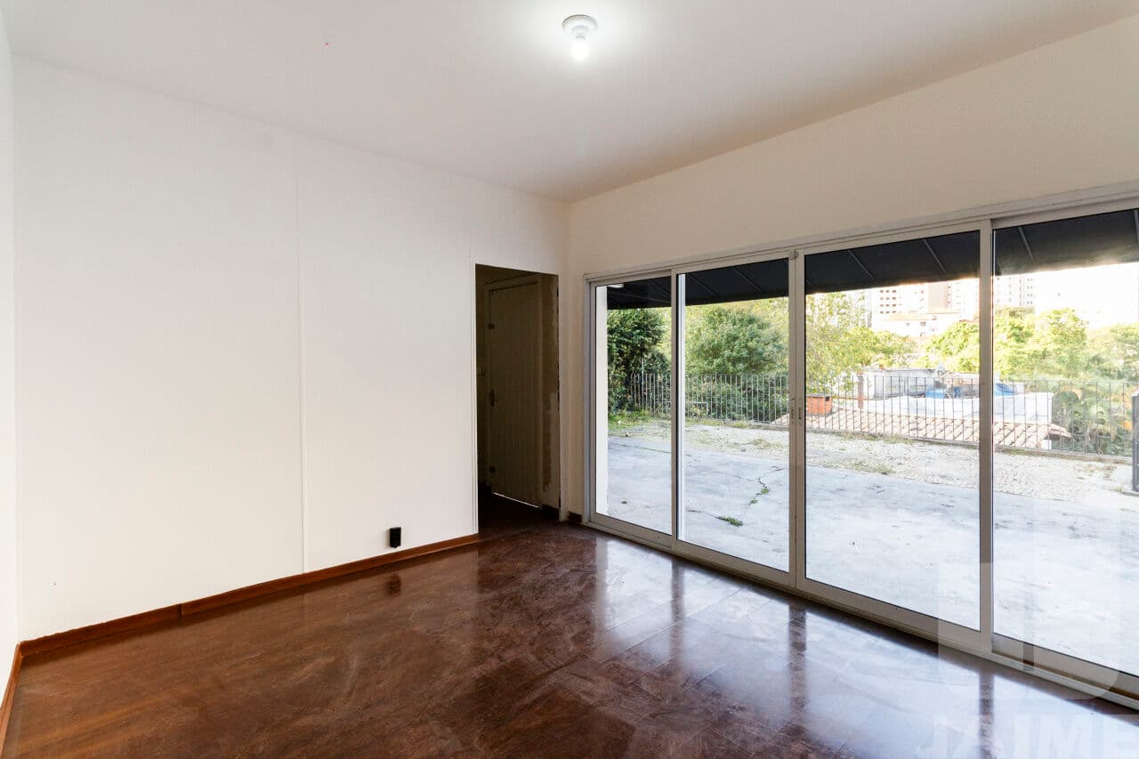 Casa de 3 dormitórios na R Itamarati — Pacaembu, São Paulo - foto 3