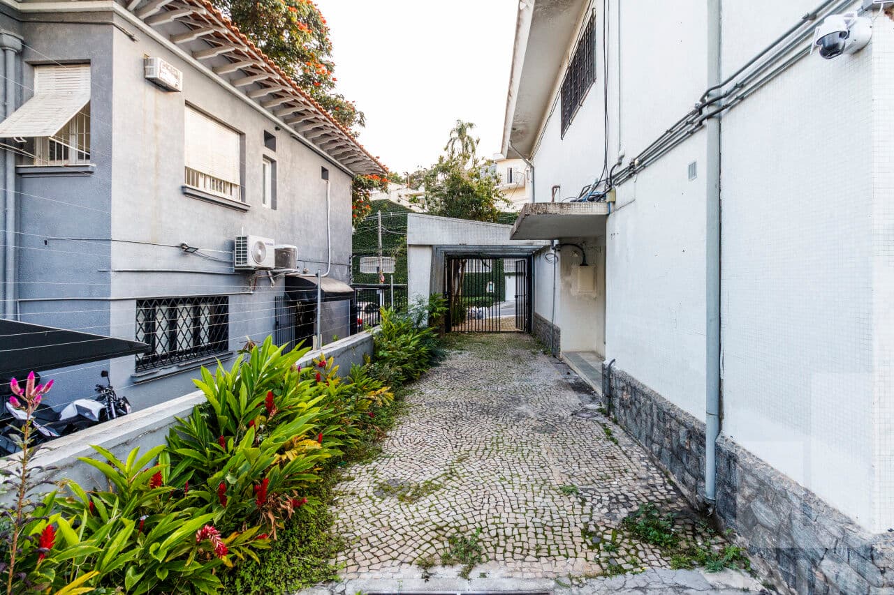Casa de 3 dormitórios na R Itamarati — Pacaembu, São Paulo - foto 2