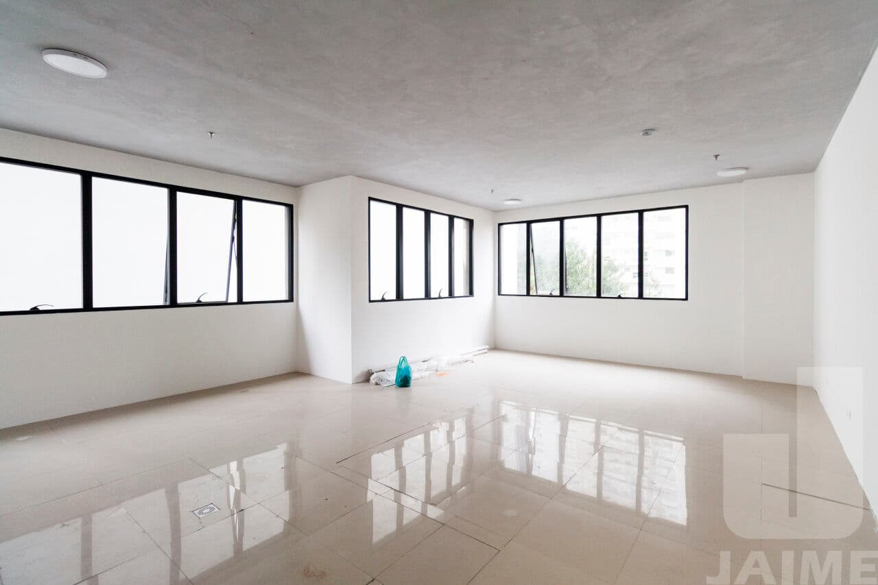 Comercial na R Conselheiro Brotero — Higienópolis, São Paulo