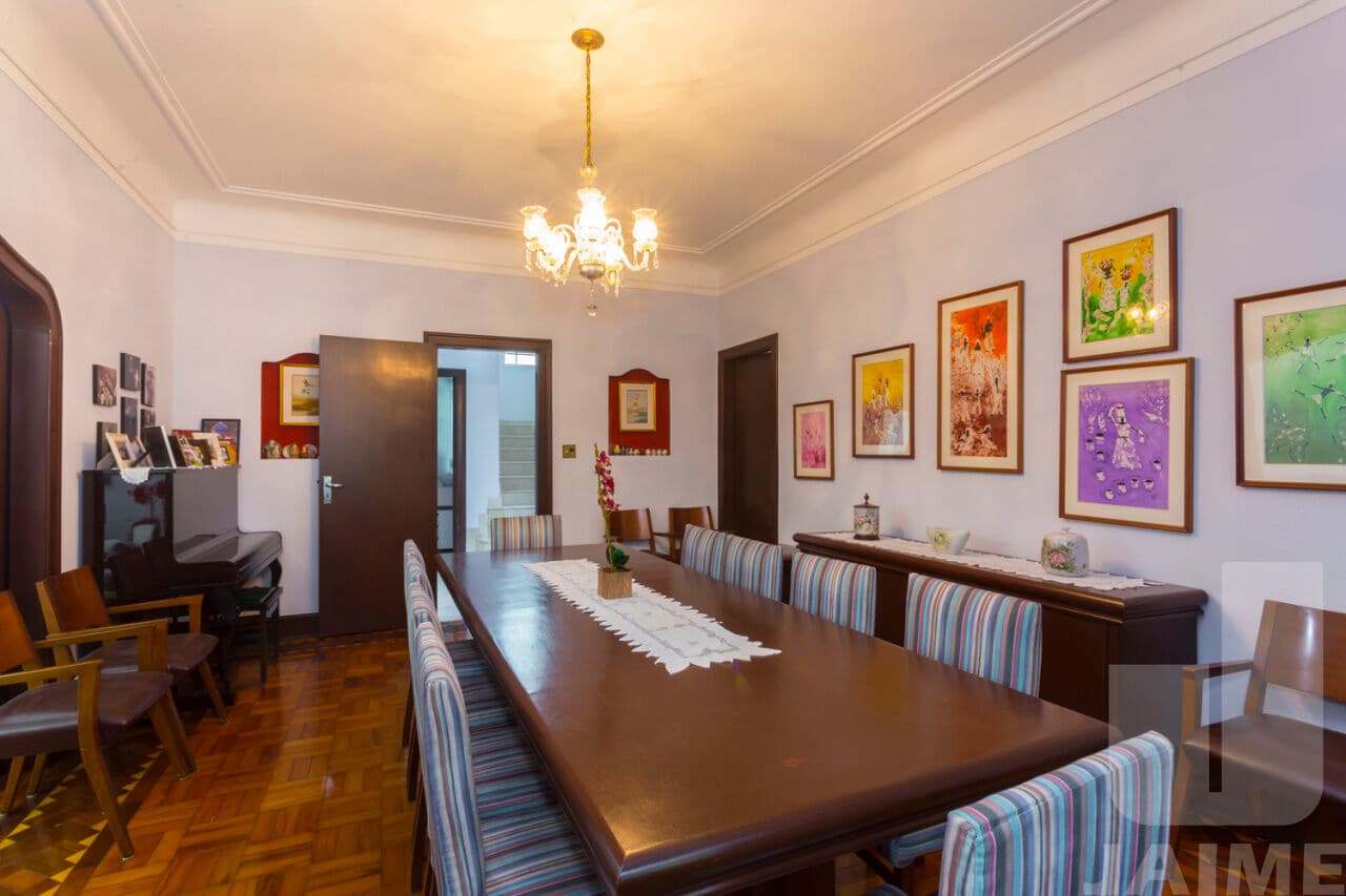 Casa de 6 dormitórios na R Angatuba — Pacaembu, São Paulo - foto 4