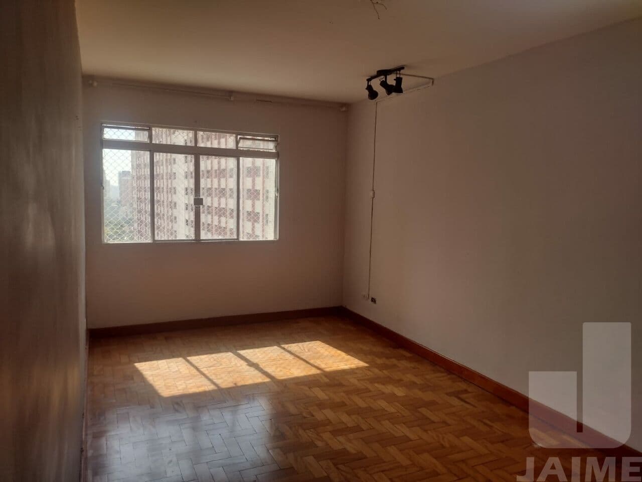 Apartamento de 1 dormitório na R Castro Alves — Aclimação, São Paulo