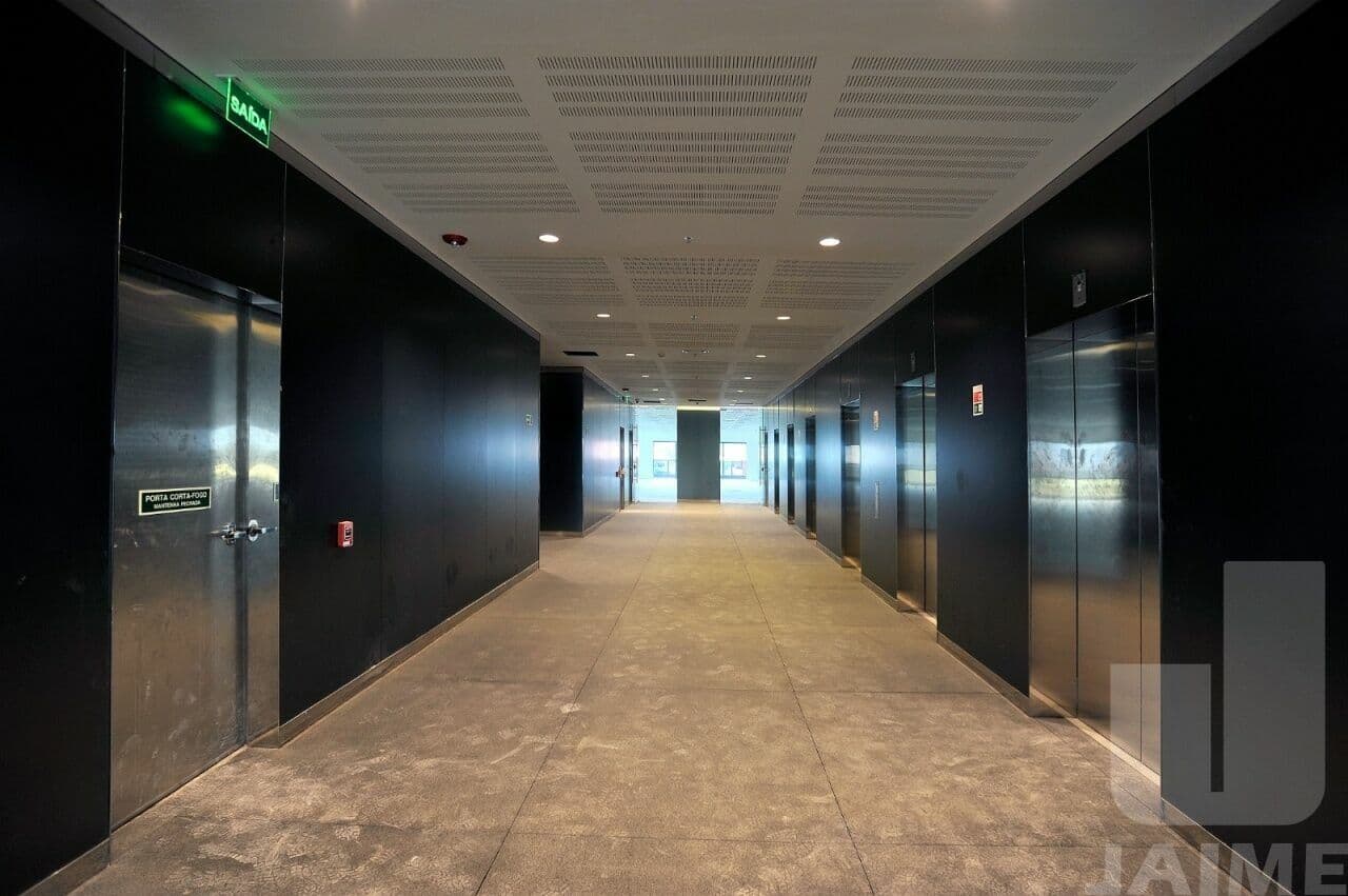 Comercial na R SANSÃO ALVES DOS SANTOS — Cidade Monções, São Paulo - foto 2
