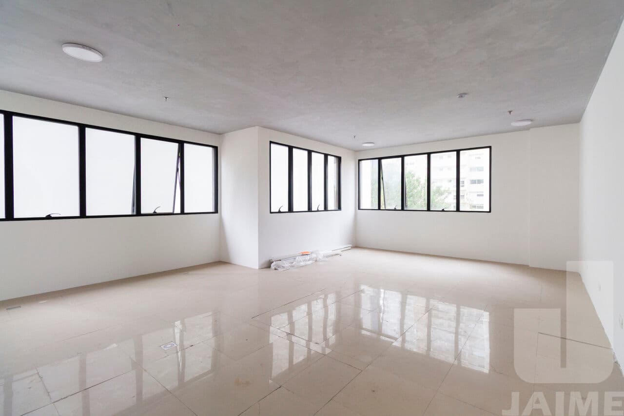 Comercial na R Conselheiro Brotero — Higienópolis, São Paulo