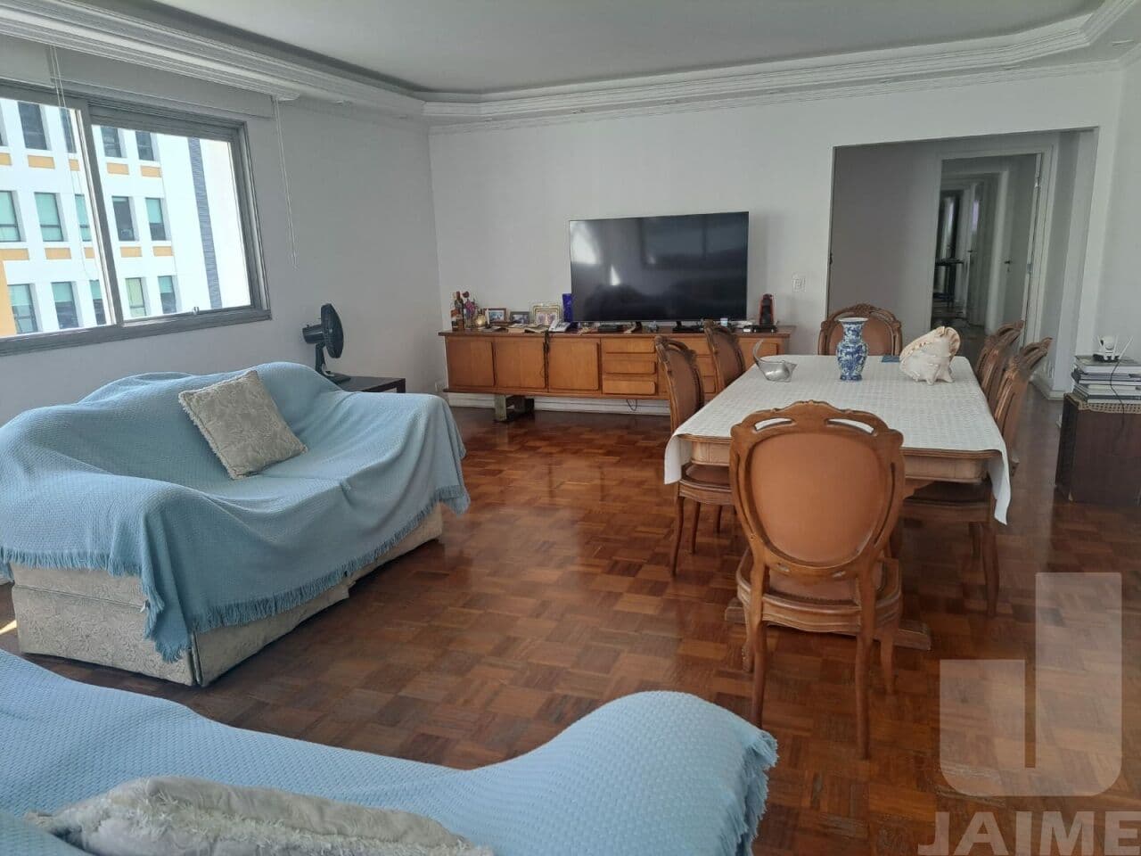 Apartamento de 3 dormitórios na R Oscar Freire — Cerqueira César, São Paulo
