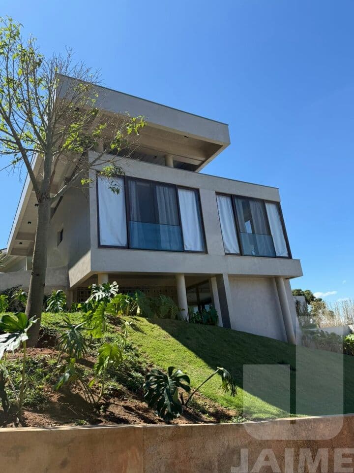 Casa de 4 dormitórios na AL Dos Cravos — Estância Santa Maria do Laranjal, São Paulo