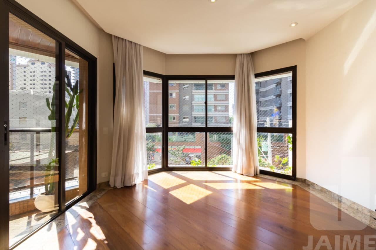 Apartamento de 4 dormitórios na R Apiacás — Perdizes, São Paulo