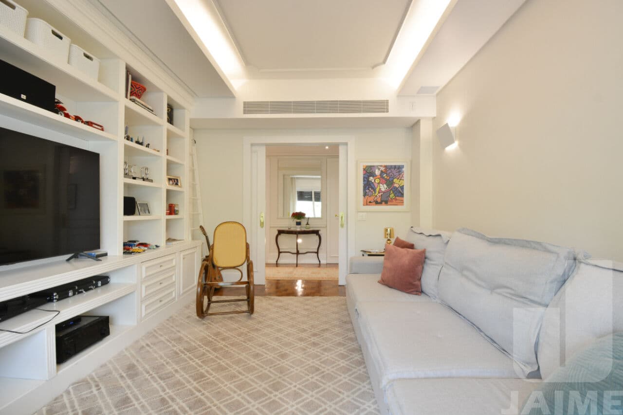 Apartamento de 4 dormitórios na AV Higienópolis — Higienópolis, São Paulo - foto 2