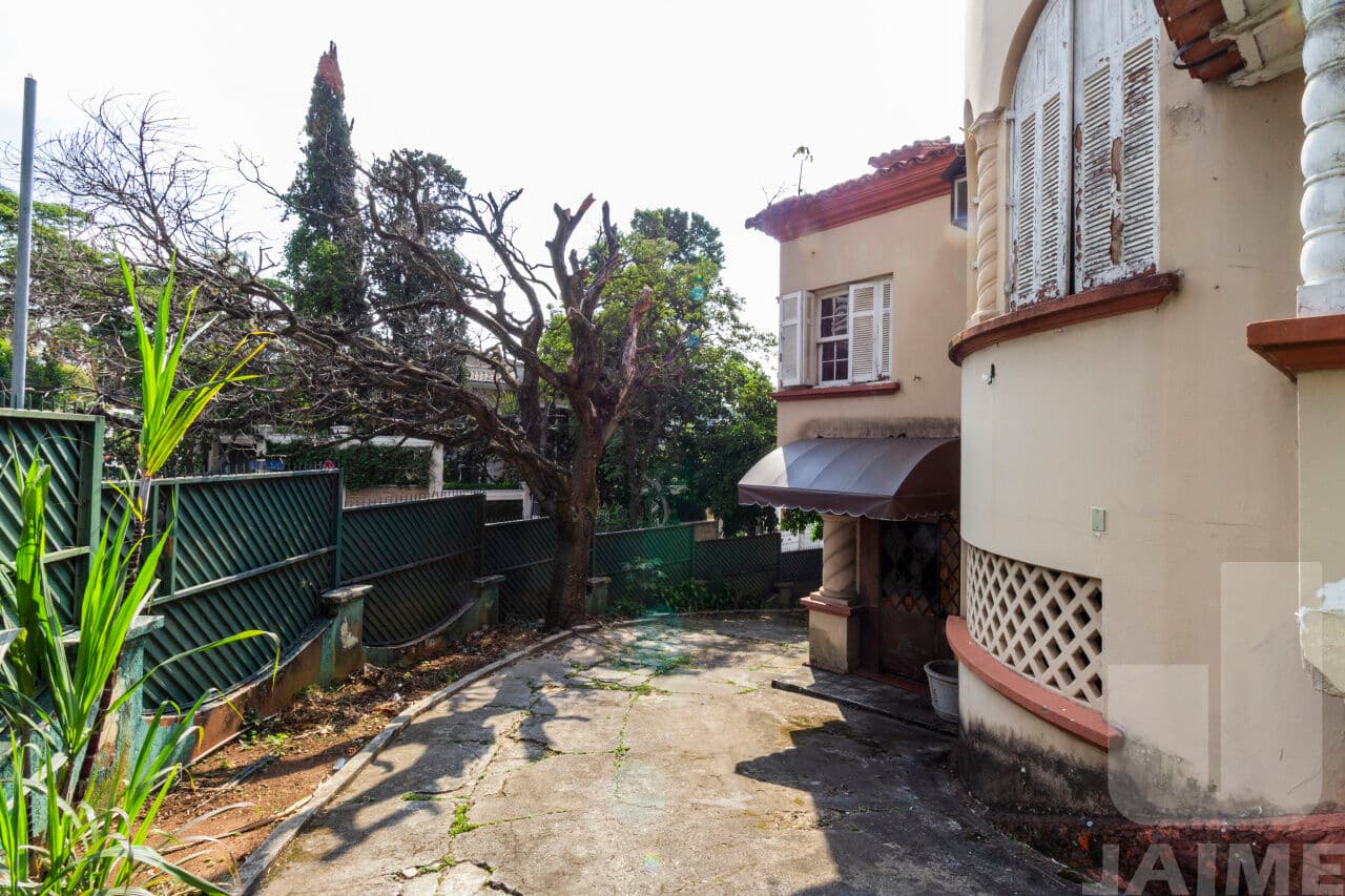 Casa de 4 dormitórios na R Itaquera — Pacaembu, São Paulo - foto 2