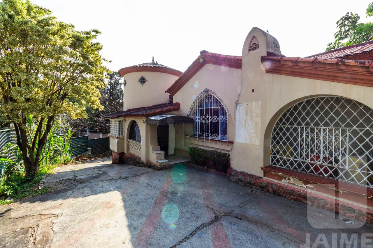 Casa de 4 dormitórios na R Itaquera — Pacaembu, São Paulo - foto 3