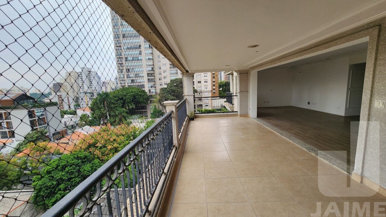 Apartamento de 3 dormitórios na R AIMBERÊ — Perdizes, São Paulo