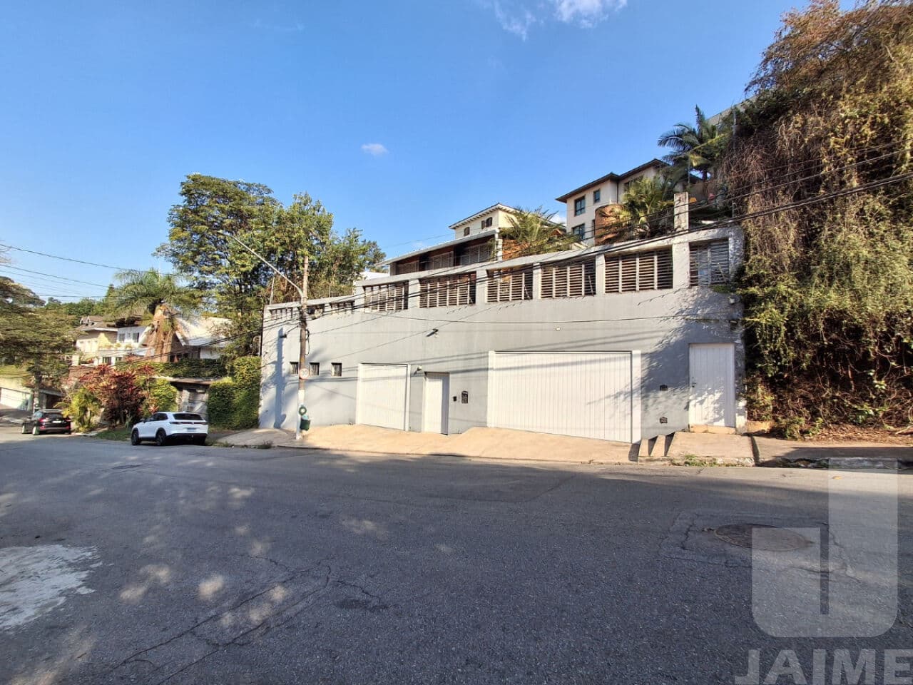 Casa de 3 dormitórios na R Varginha — Sumaré, São Paulo