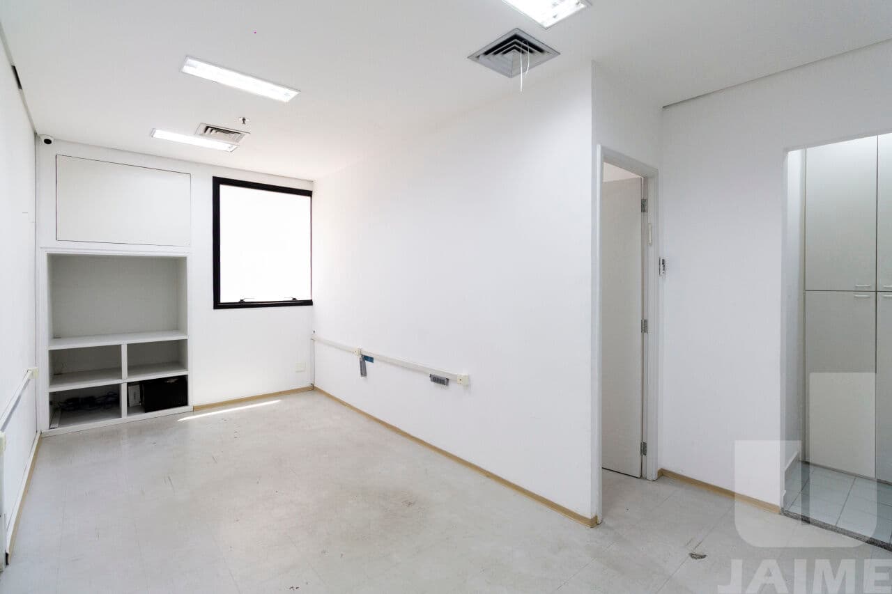 Comercial na R Doutor Albuquerque Lins — Higienópolis, São Paulo