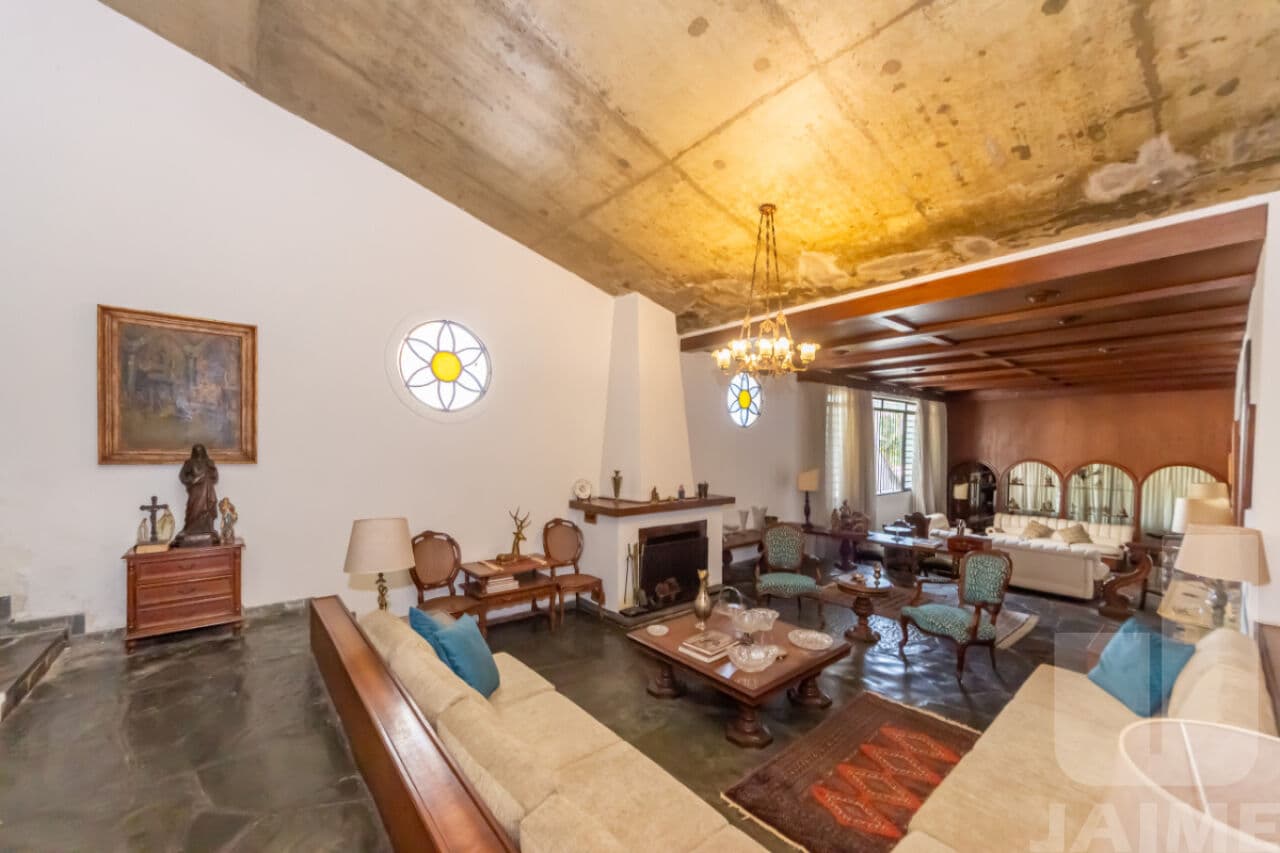 Casa de 5 dormitórios na R Vicente Leporace — Campo Belo, São Paulo