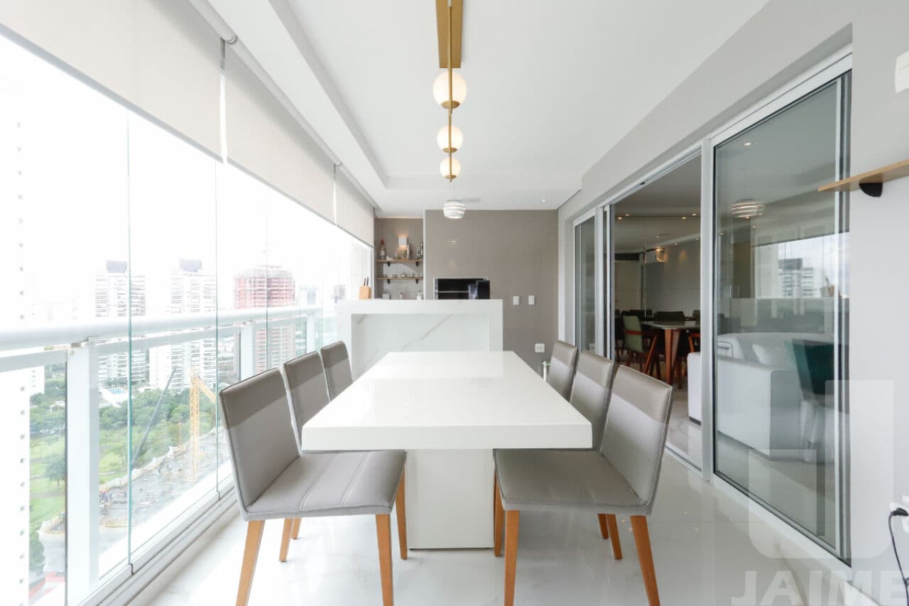 Apartamento de 5 dormitórios na R Isaac Krasilchik — Água Branca, São Paulo