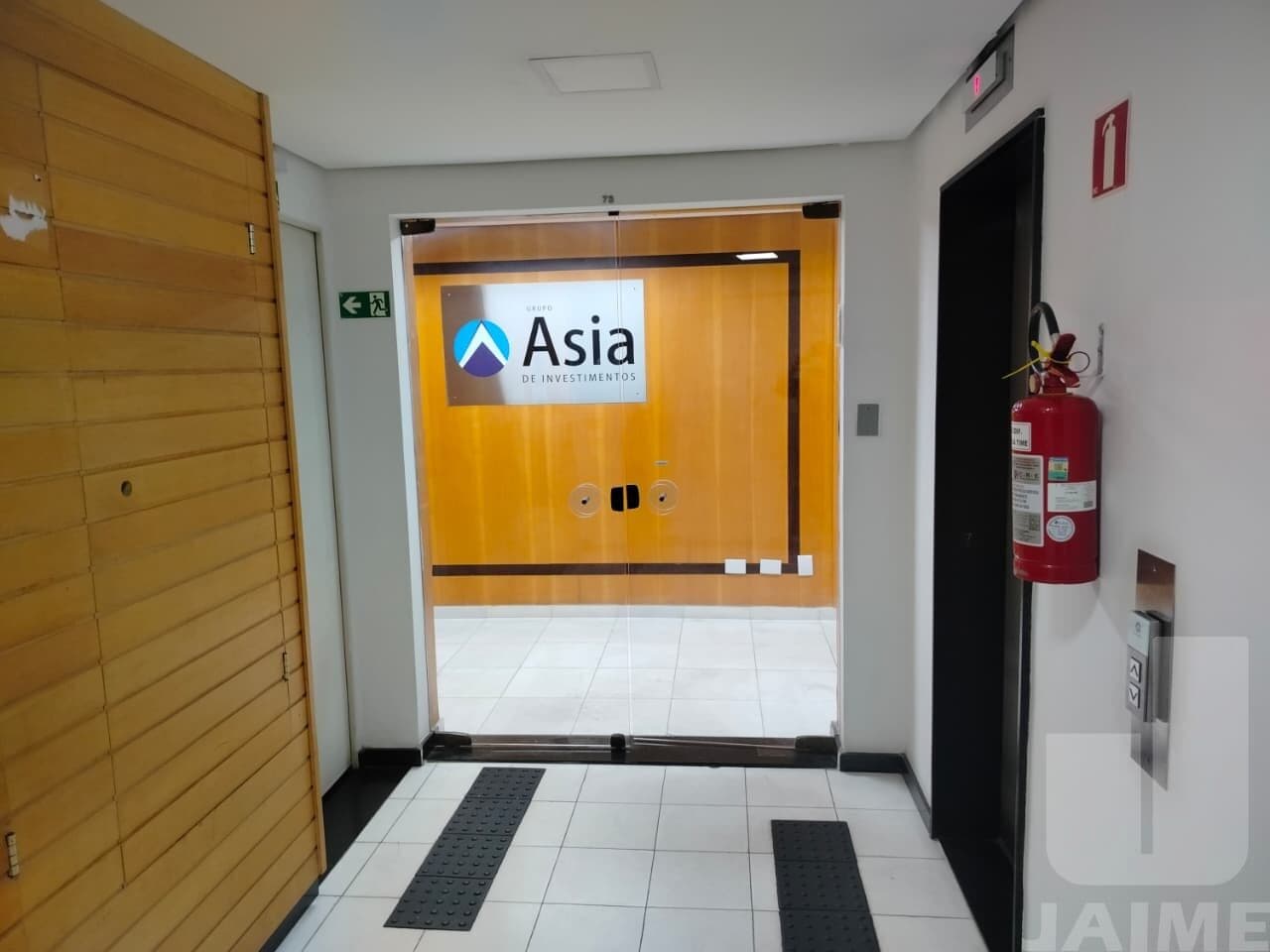 Comercial na AV Angélica — Consolação, São Paulo