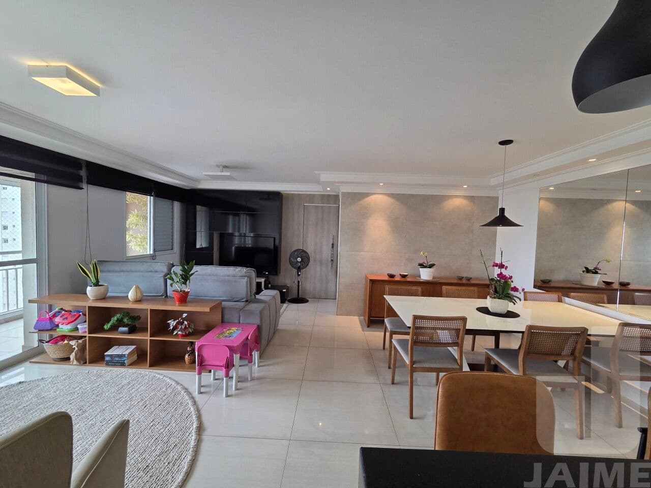 Apartamento em Alphaville Industrial