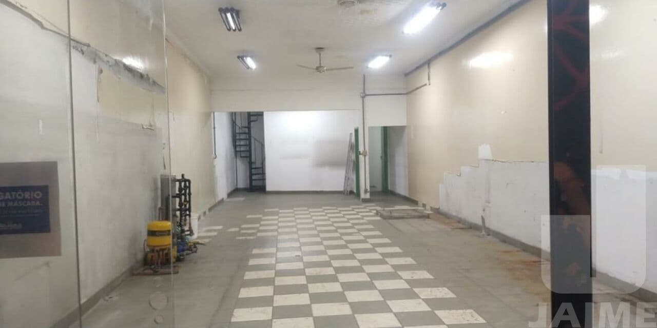 Comercial na R Fradique Coutinho — Pinheiros, São Paulo