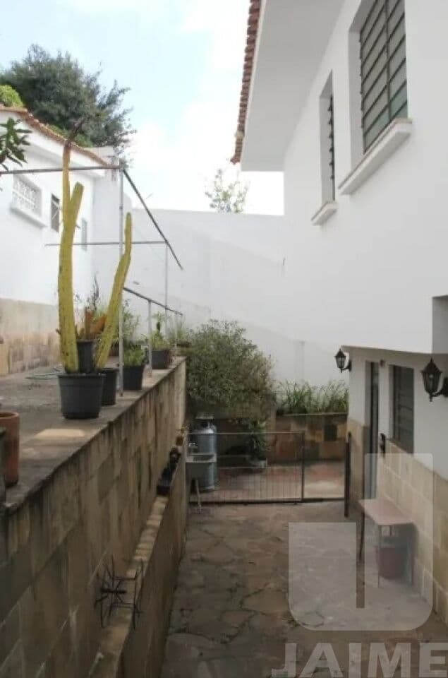 Casa de 4 dormitórios na R Capivari — Pacaembu, São Paulo - foto 5