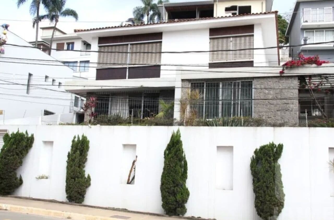 Casa de 4 dormitórios na R Capivari — Pacaembu, São Paulo - foto 2