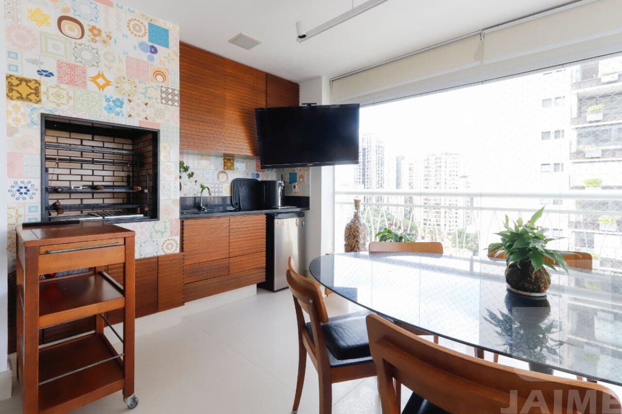 Apartamento de 3 dormitórios na R Ministro Godói — Perdizes, São Paulo