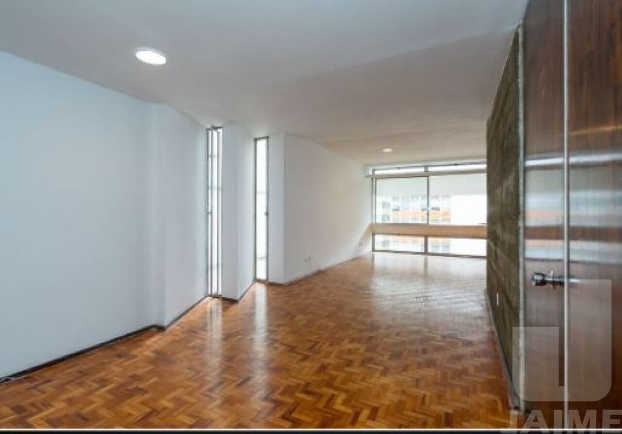 Apartamento de 3 dormitórios na R Haddock Lobo — Cerqueira César, São Paulo