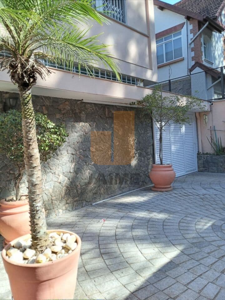 Casa de 5 dormitórios na R DOUTOR MANOEL MARIA TOURINHO — Pacaembu, São Paulo - foto 2