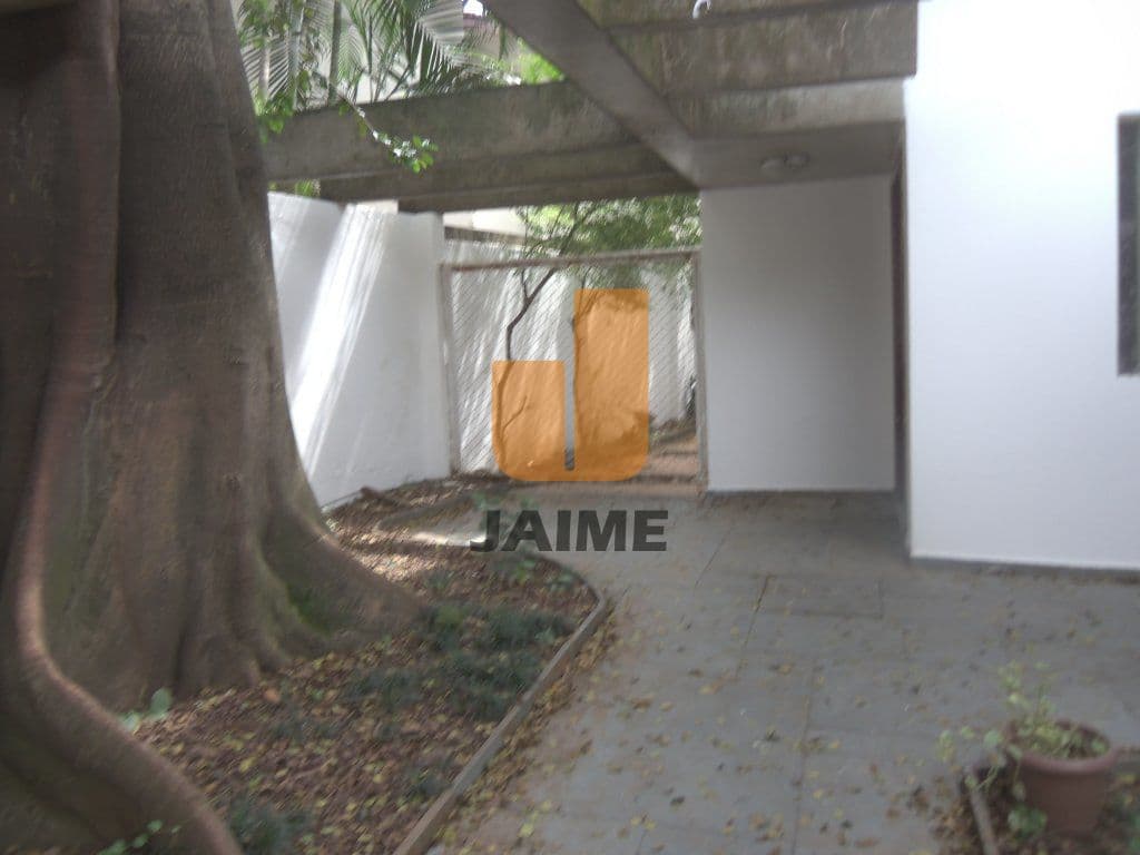 Casa de 4 dormitórios na R ANGATUBA — Pacaembu, São Paulo - foto 5
