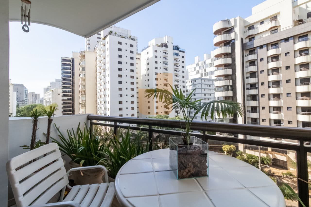 Apartamento de 3 dormitórios na R BAHIA — Higienópolis, São Paulo