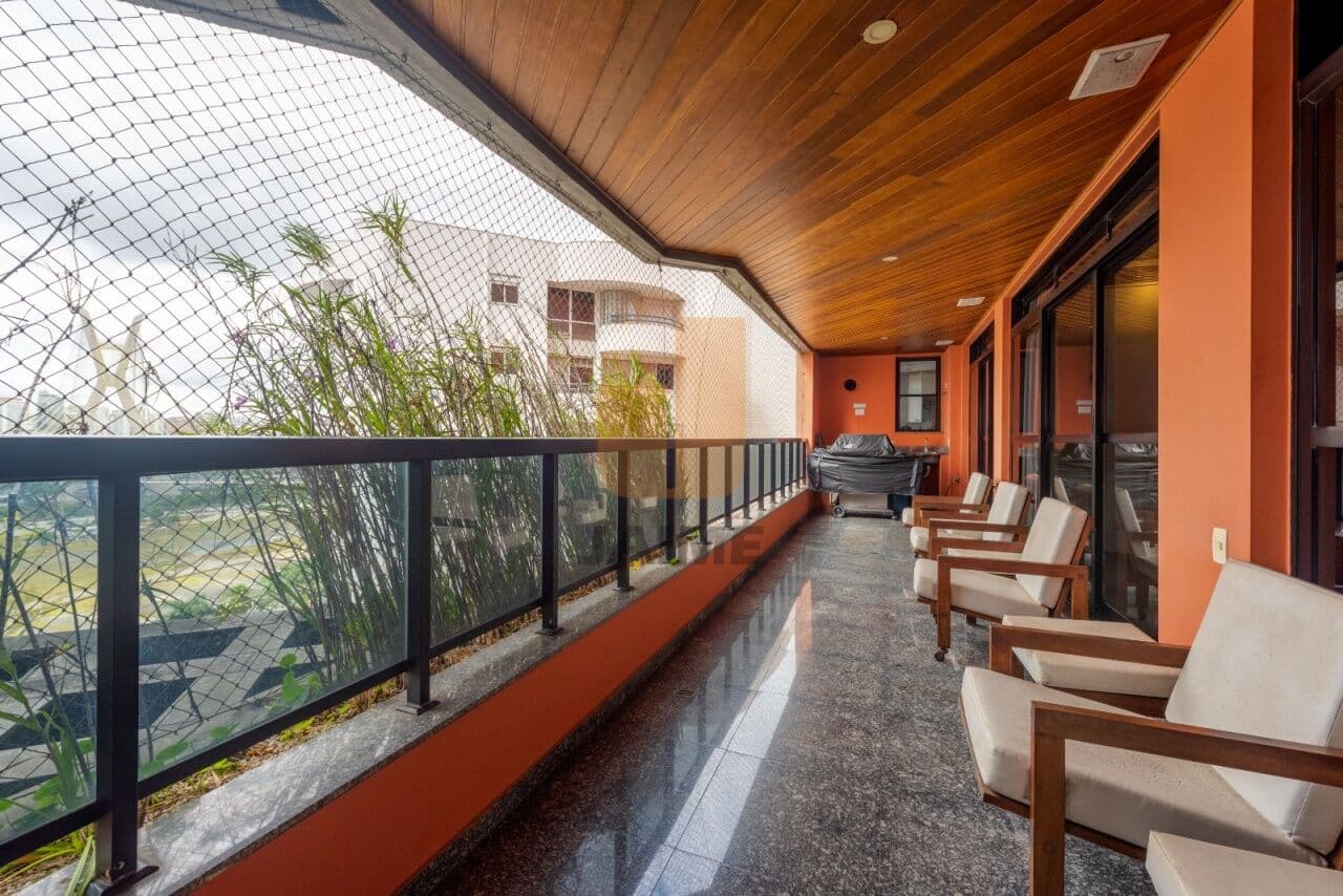 Apartamento em Real Parque