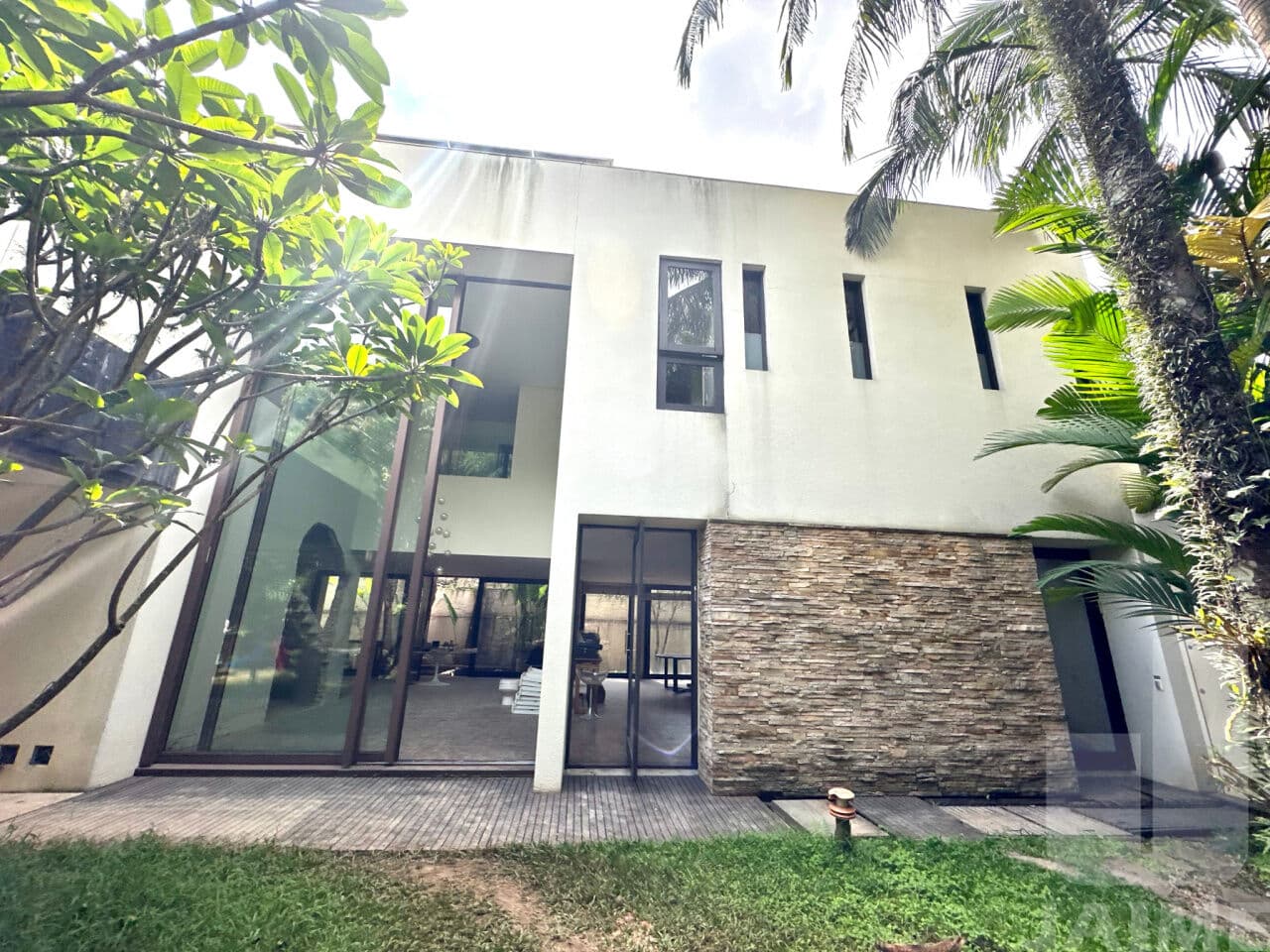 Casa de 4 dormitórios na R TURQUIA — Jardim Europa, São Paulo