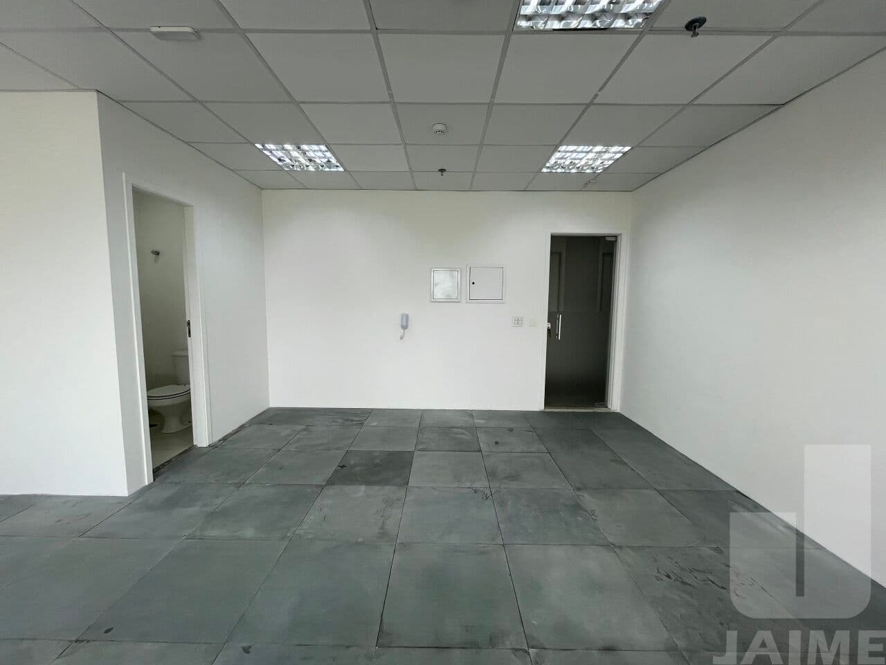 Comercial em Água Branca