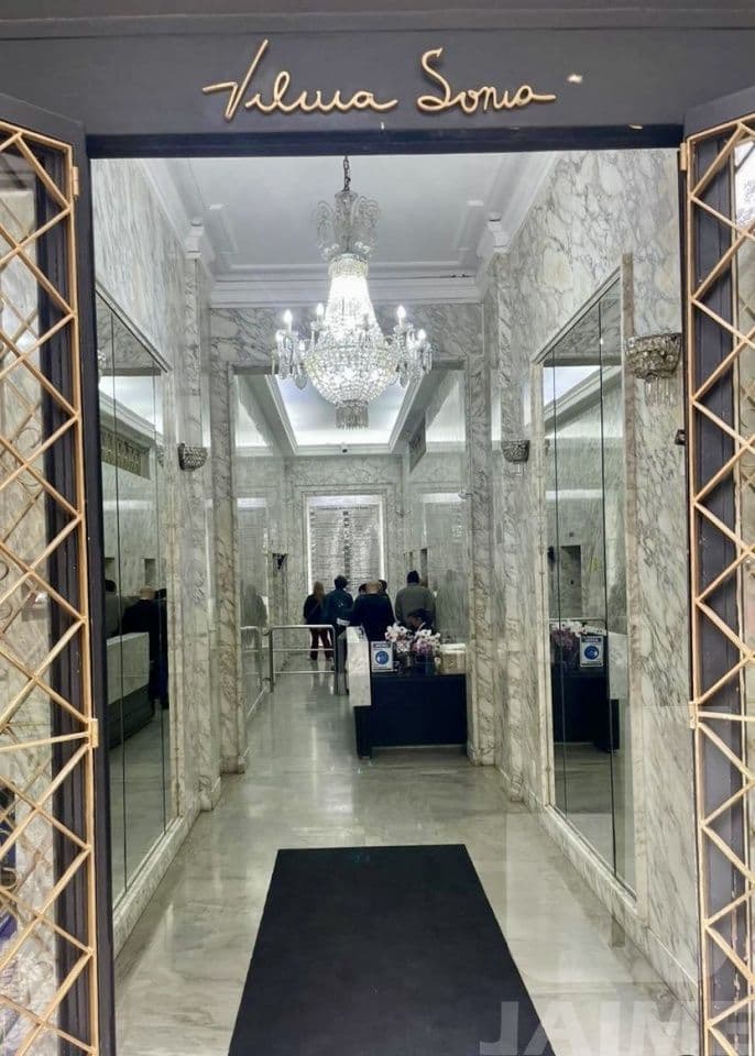 Comercial na AV São Luís — República, São Paulo