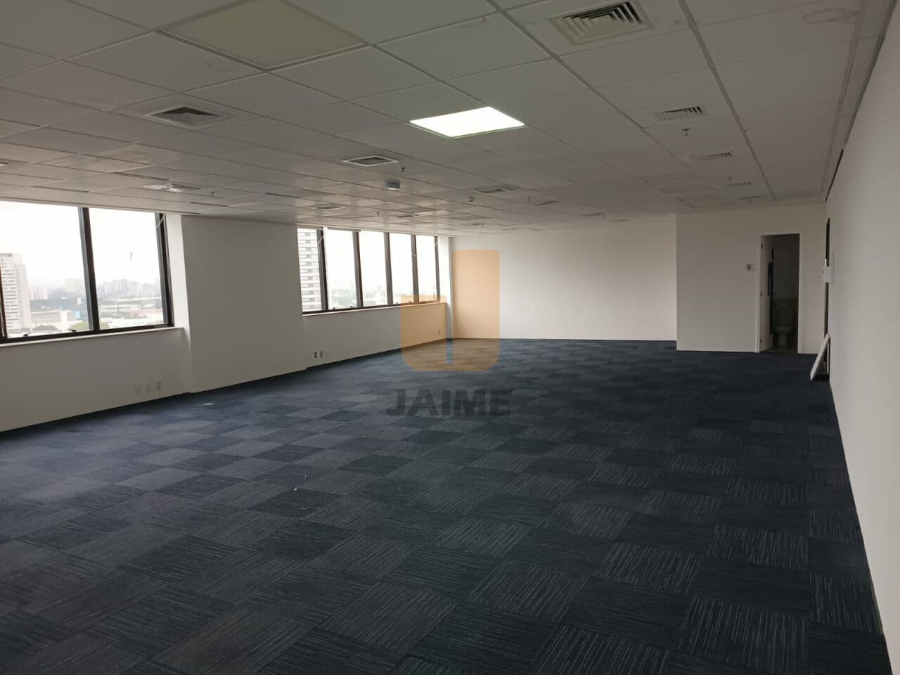 Comercial na R ROBERT BOSCH — Parque Industrial Tomas Edson, São Paulo