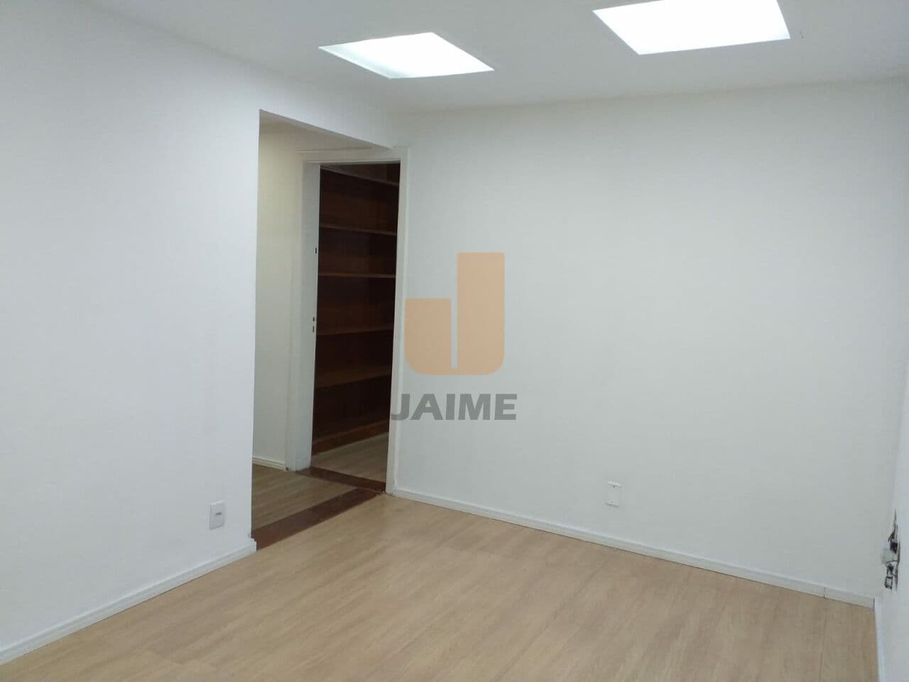 Comercial na AV Da Liberdade — Liberdade, São Paulo