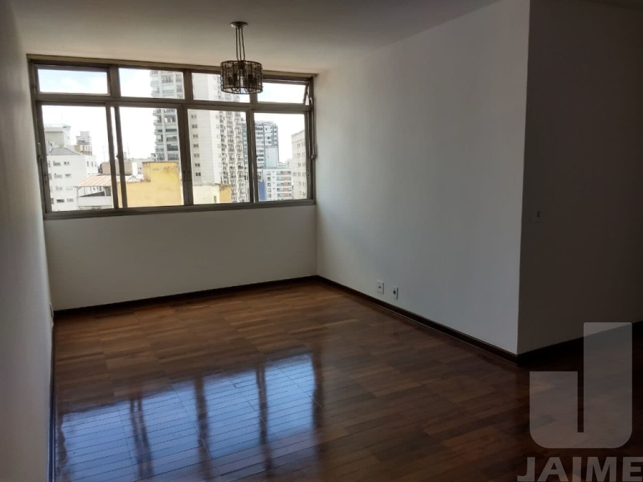 Apartamento de 3 dormitórios na AL BARROS — Higienópolis, São Paulo