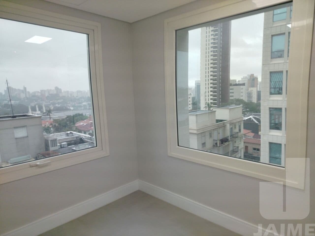 Comercial na AV ANGÉLICA — Higienópolis, São Paulo