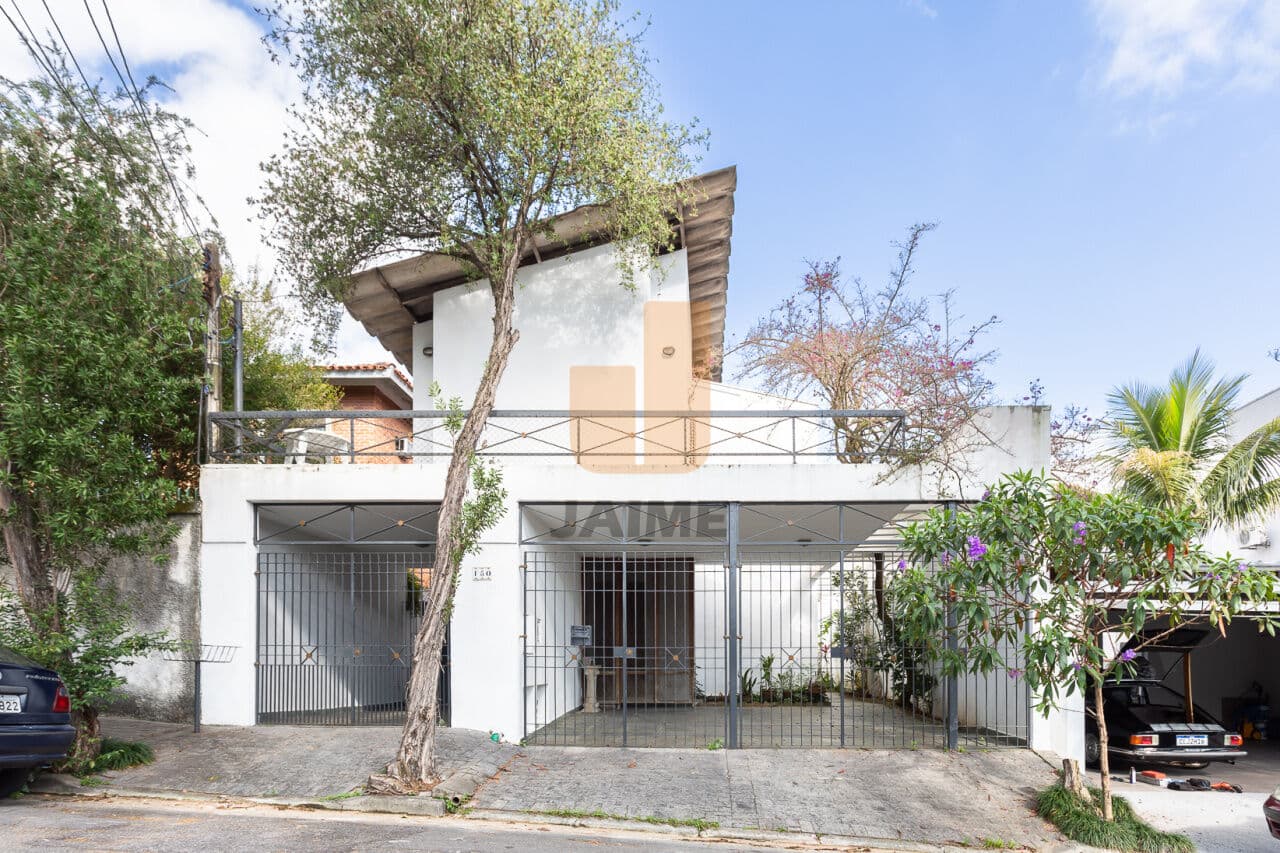 Casa de 5 dormitórios na R Doutor Rubens Maragliano — Jardim Leonor, São Paulo