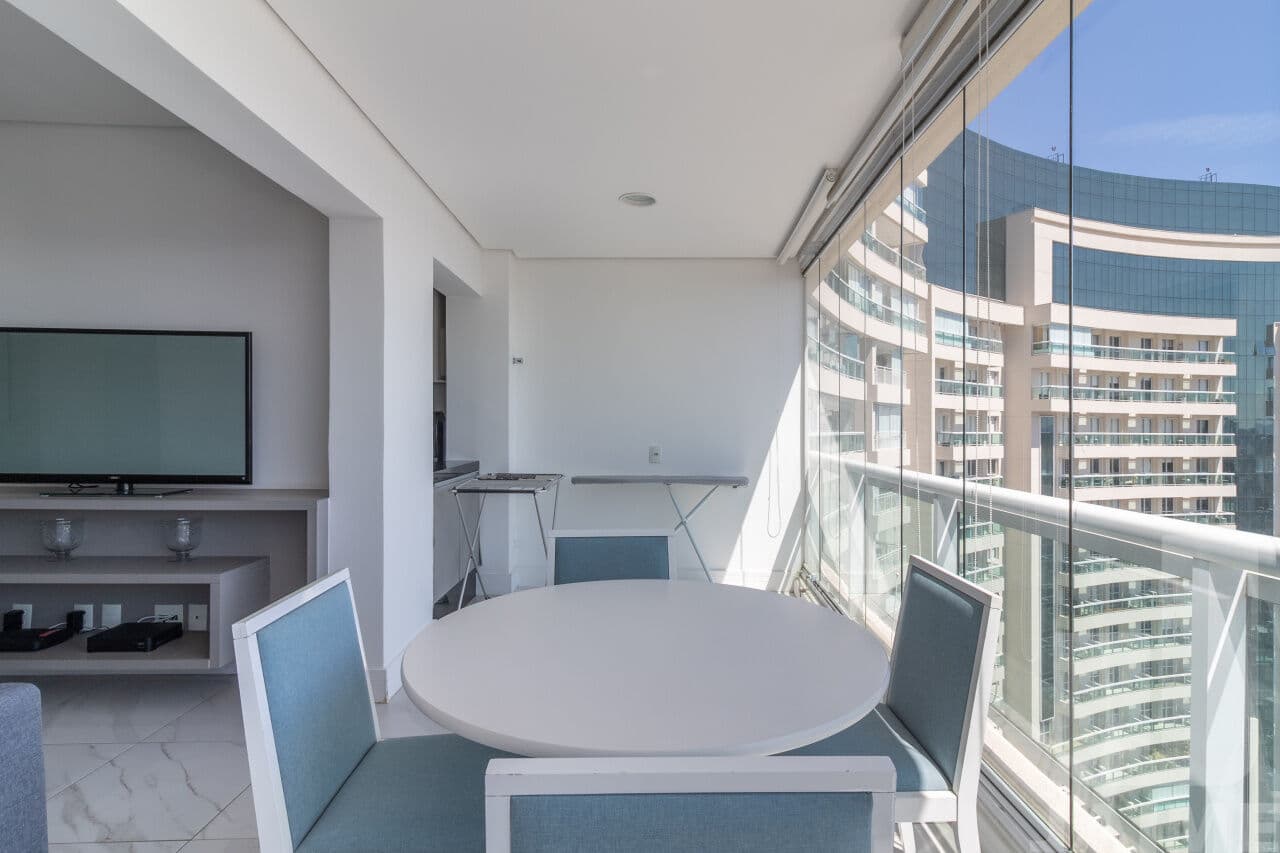 Apartamento de 2 dormitórios na R PAES LEME — Pinheiros, São Paulo