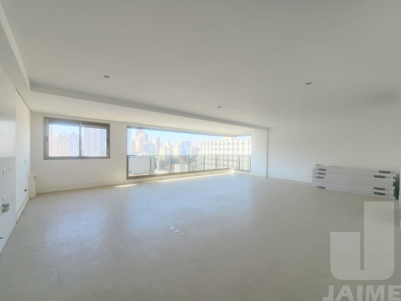 Apartamento de 4 dormitórios na R Campevas — Perdizes, São Paulo