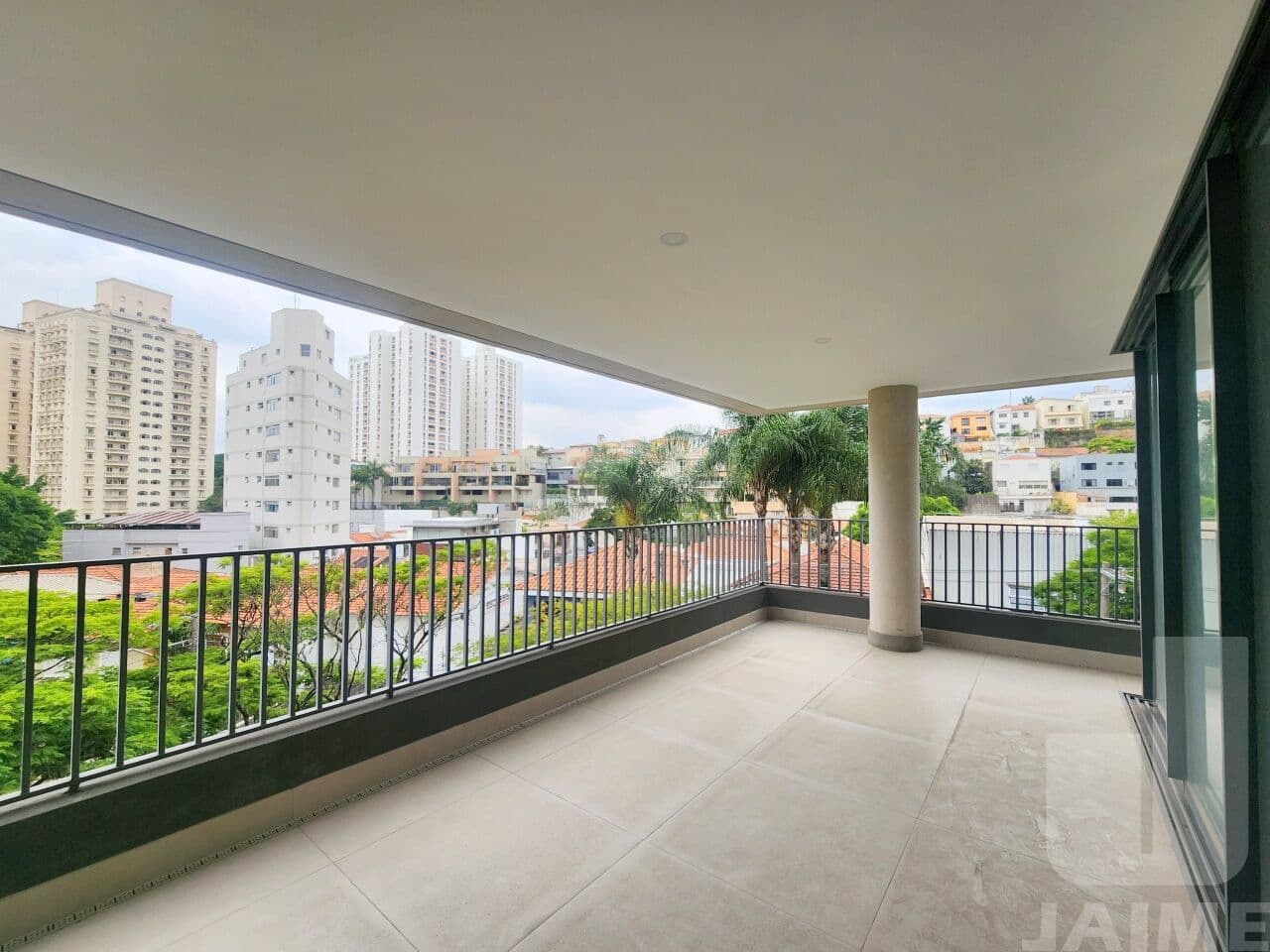 Apartamento de 3 dormitórios na R Urbanizadora — Sumaré, São Paulo