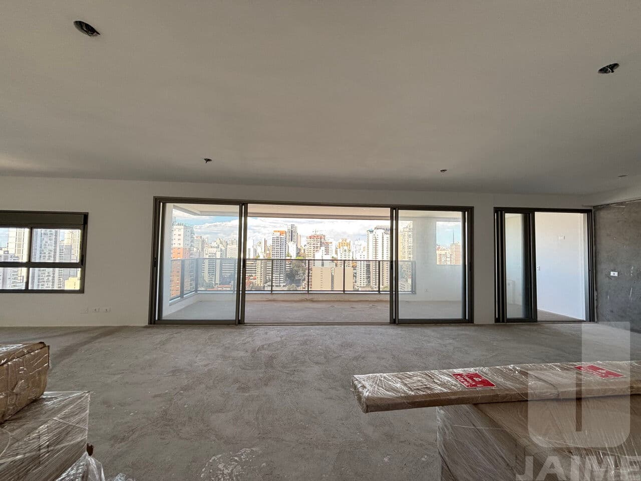 Apartamento de 3 dormitórios na R Campevas — Perdizes, São Paulo