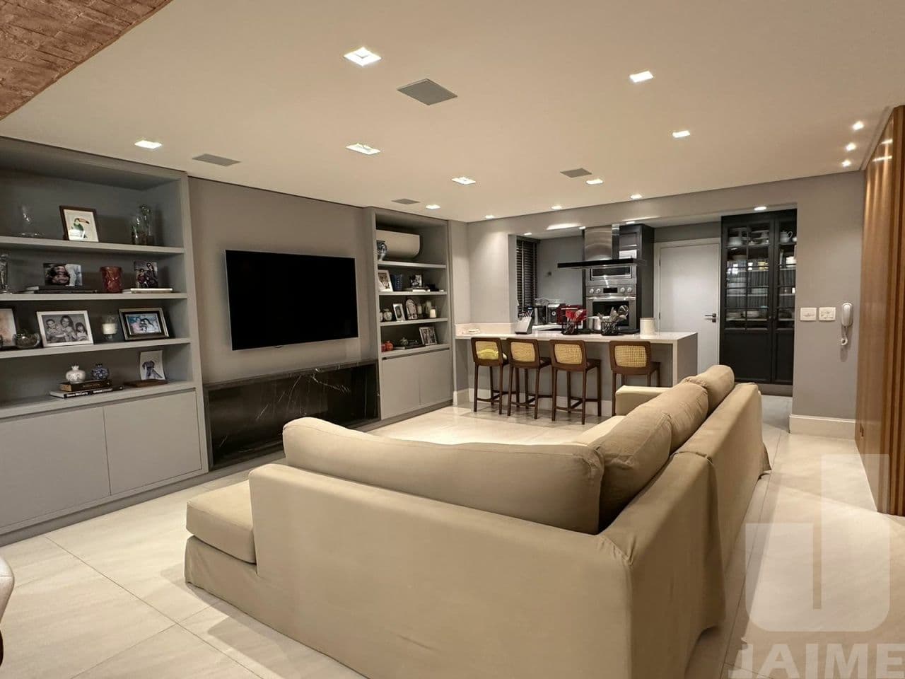 Apartamento de 3 dormitórios na R AIMBERÊ — Perdizes, São Paulo