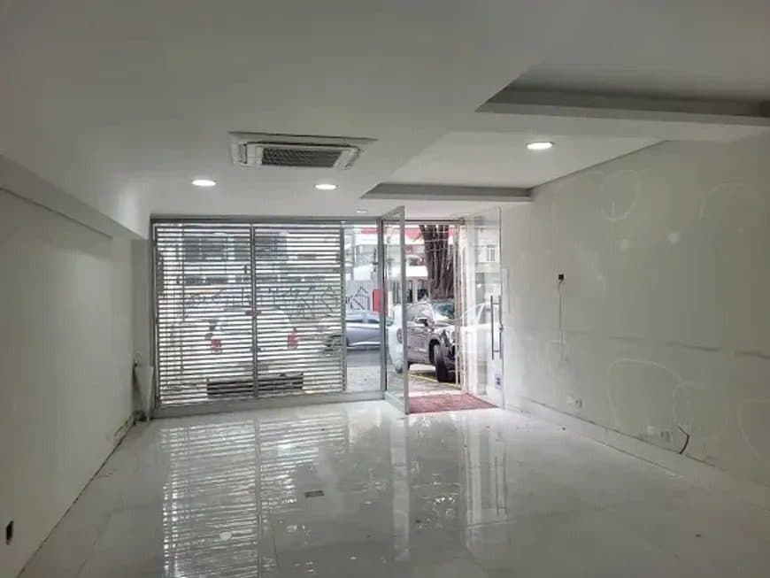 Comercial na Avenida Pacaembu — Pacaembu, São Paulo